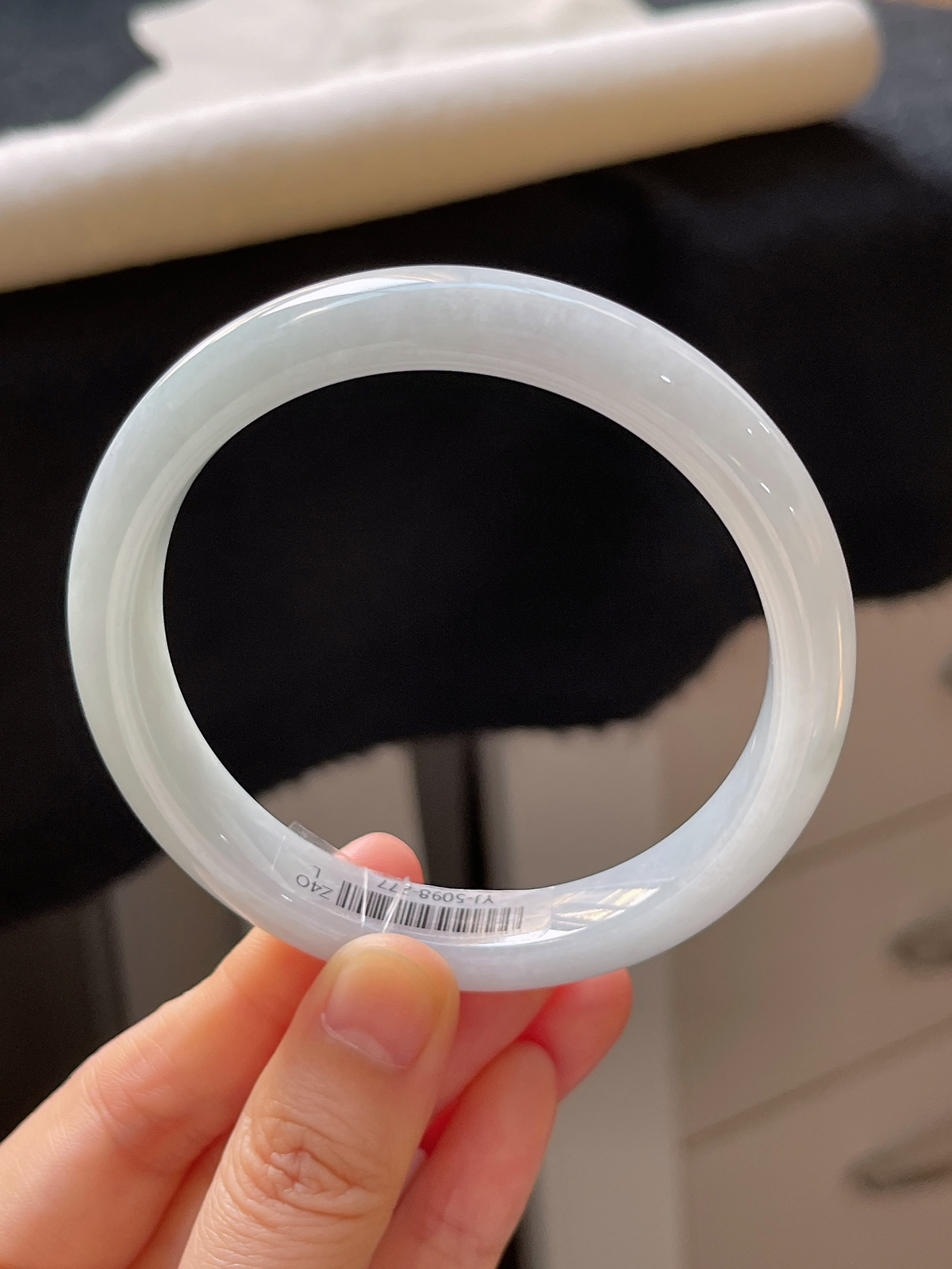 正圈60.3圈口，翡翠糯化种淡绿色手镯