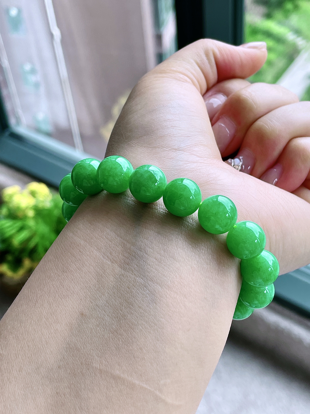 【珠子】高冰阳绿手串圆珠珠子手串
【说明】缅料 性价比高  
【尺寸】11.8mm