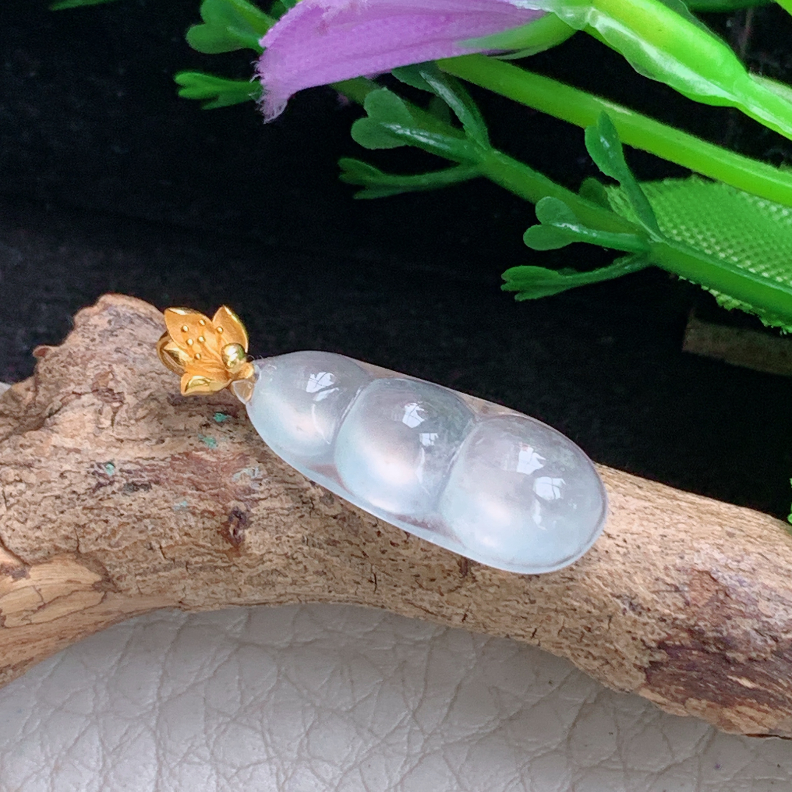 xo实拍25*10*4.8缅甸翡翠a货冰种起光平安豆 翡翠豆荚 状元豆玉挂件 玉坠