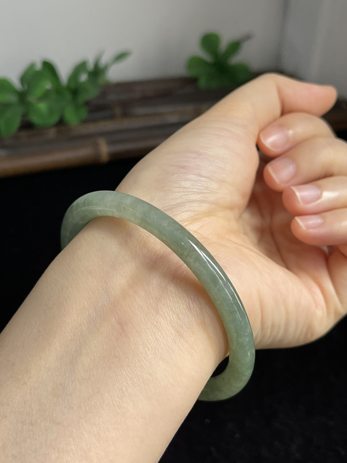 圆镯59圈口，翡翠手镯