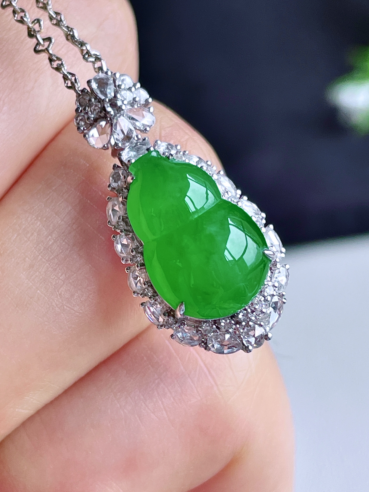 【镶嵌】高冰黄翡树叶黄翡叶子吊坠  
【说明】缅料 18k金镶嵌 性价比高  
【整体】42.2-20.4-8.4
【裸石】29-18-4.4