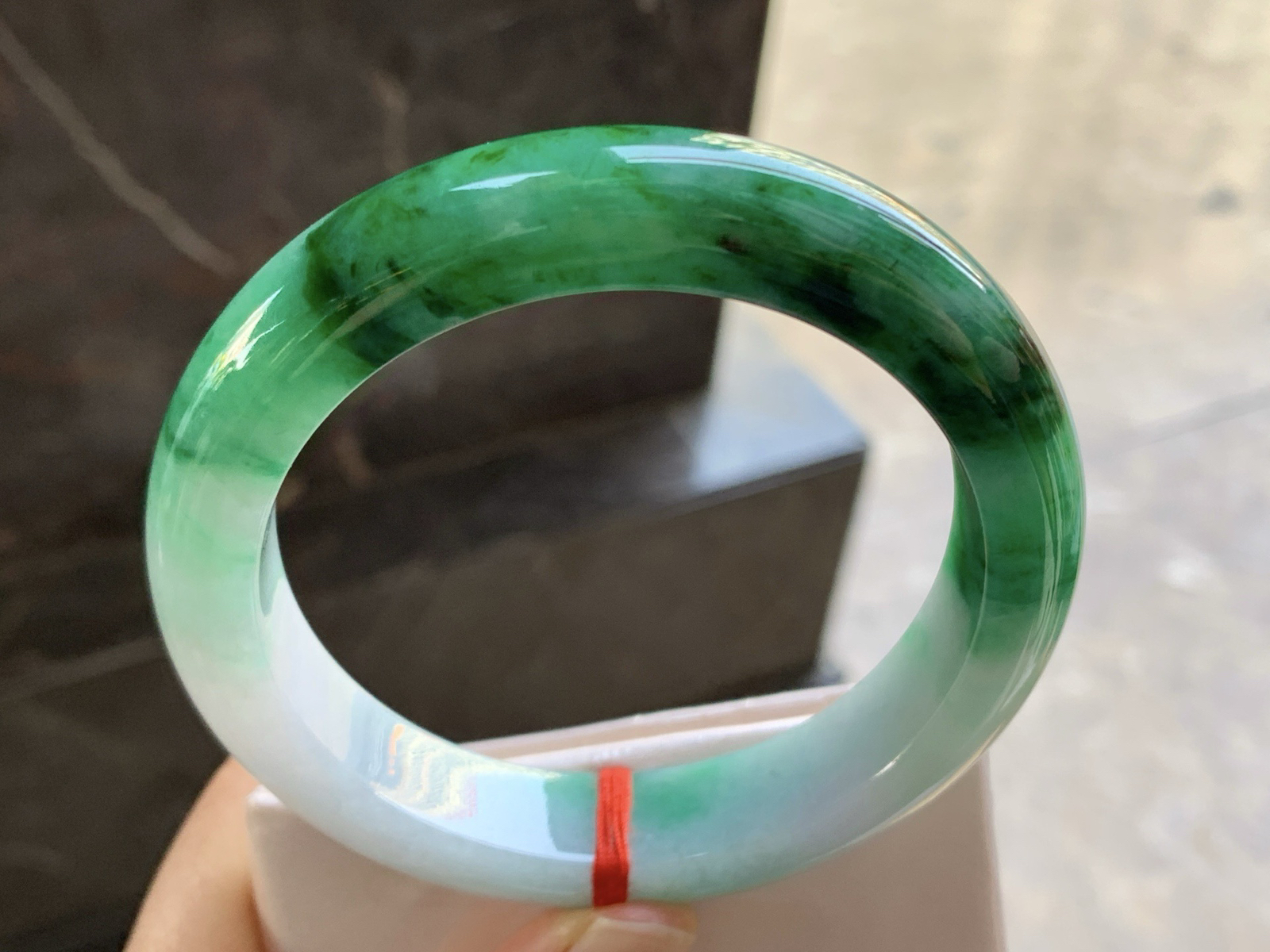 60-13.4-9.7

浓绿色手镯^_^鲜艳 玉质温润