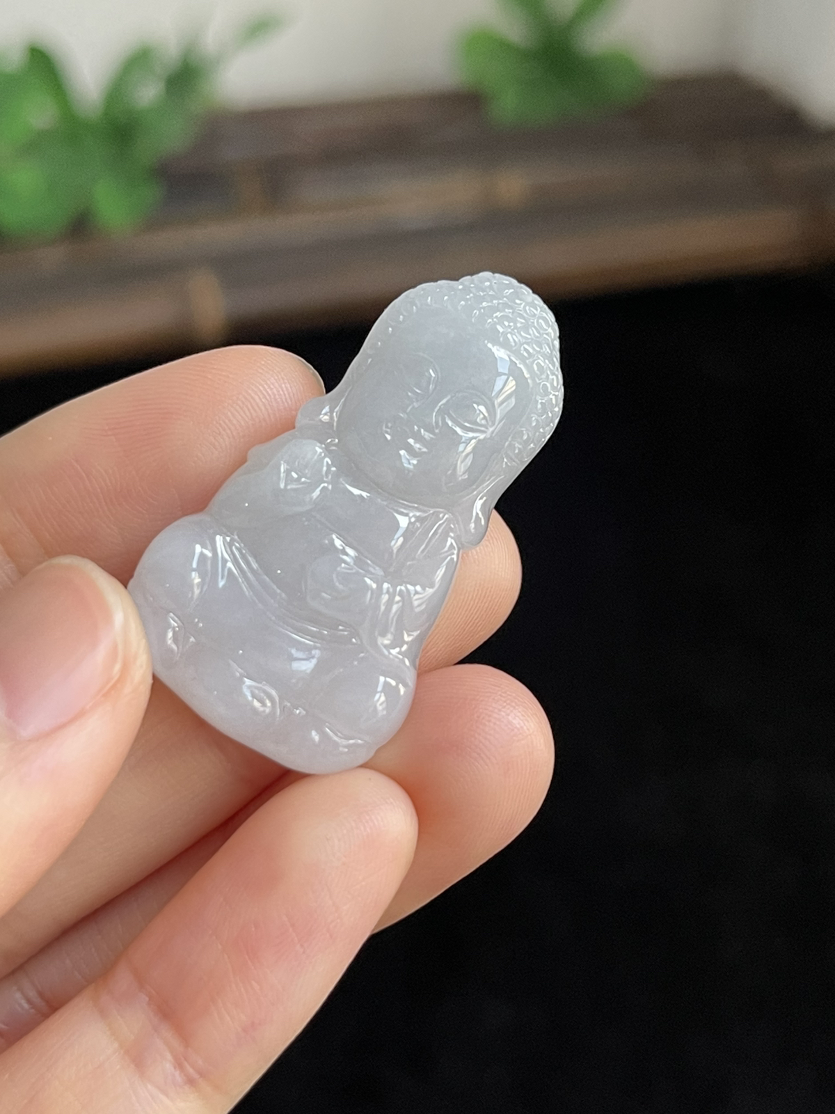 翡翠糯化种白色吊坠