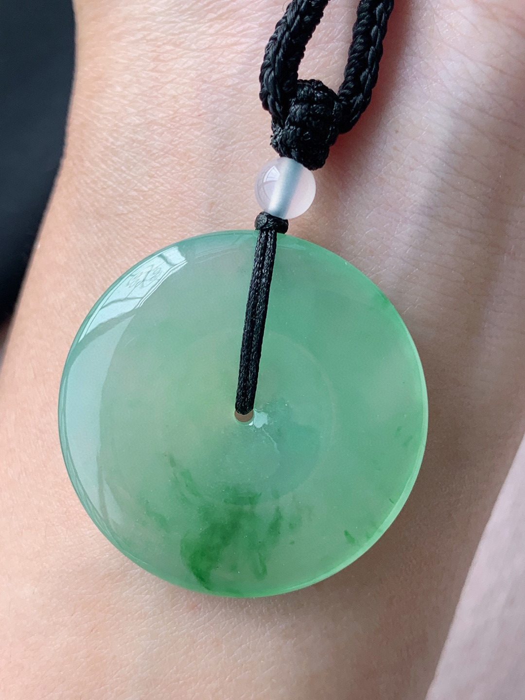 冰飘绿平安扣挂件


底子细腻水润，佩戴优雅精致