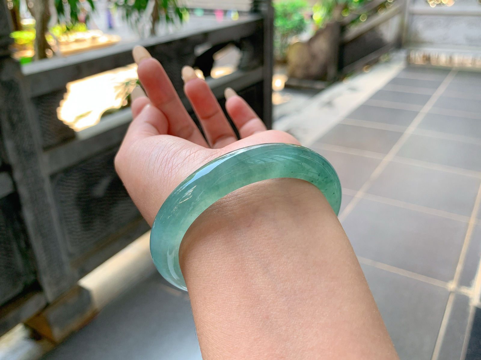 ｜55圈口
半山半水，湖水绿，种好起光，冰冰透透的，