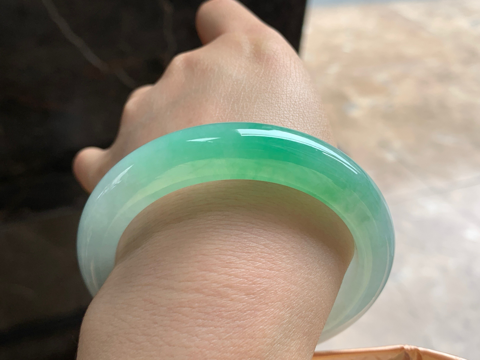 55.5-12.3-9.2

阳绿色手镯^_^色阳