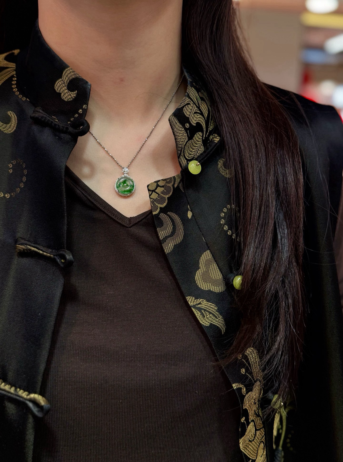 冰晴 飘绿花 平安扣吊坠

18k金配钻镶嵌