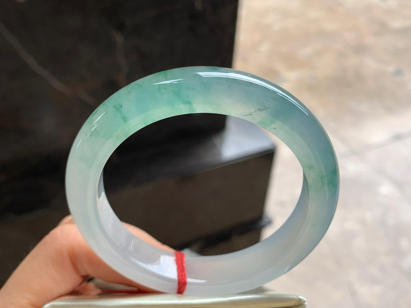 57.5-12.4-7.2

冰种飘花手镯^_^冰透