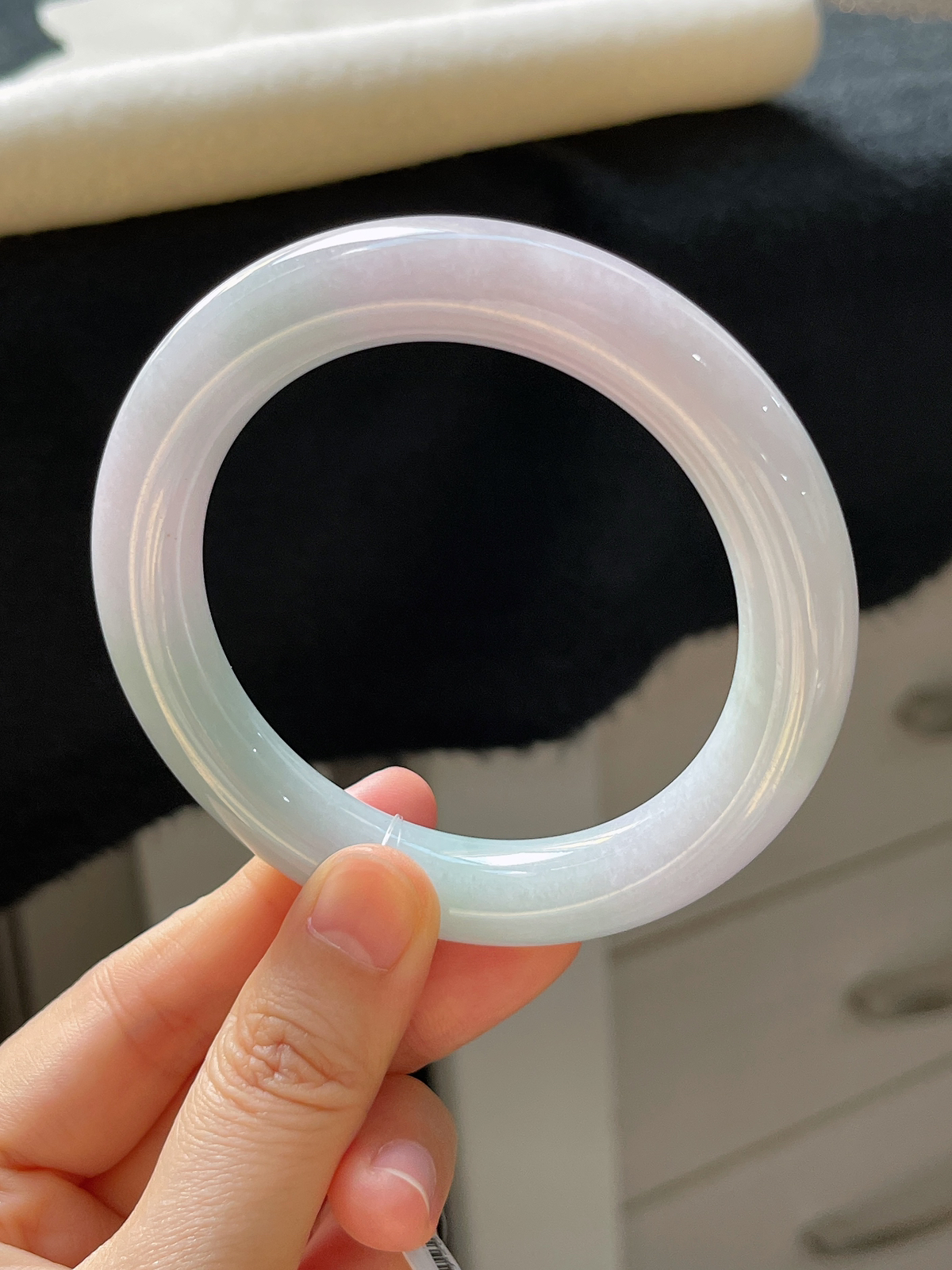 圆镯57.3圈口，翡翠糯化种淡春彩手镯