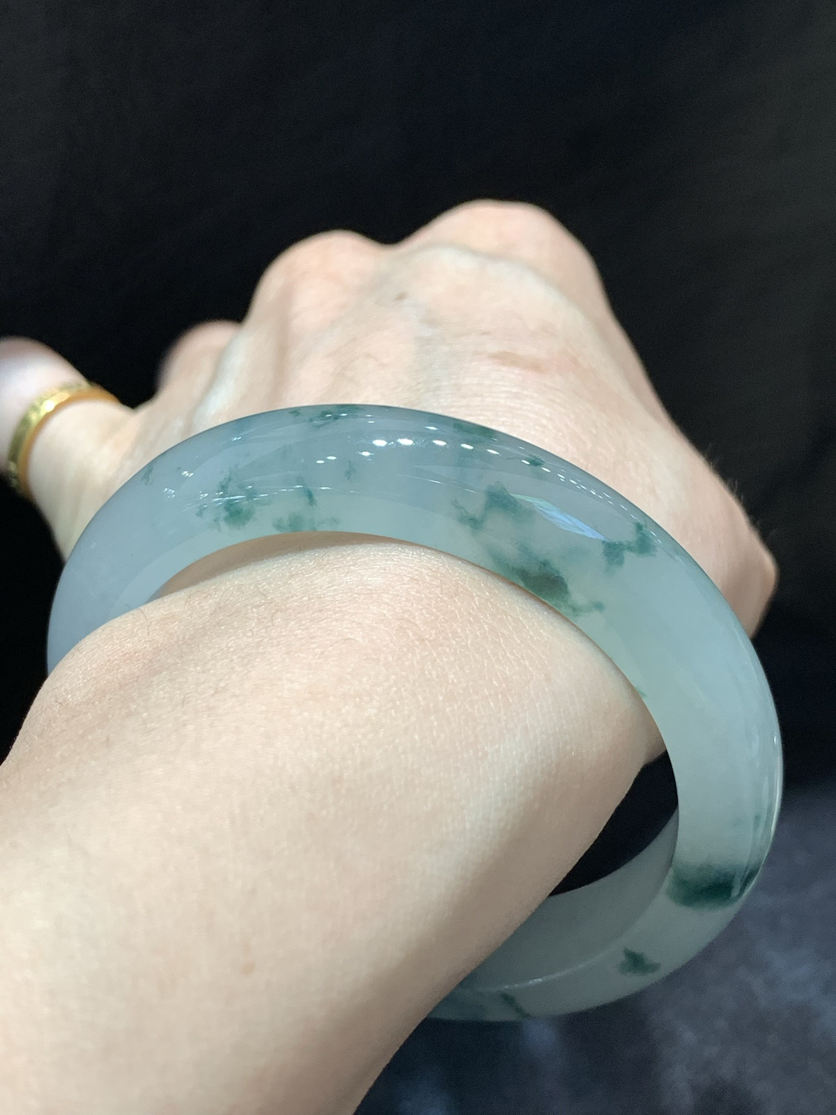 尺寸56.6/13/8.9，冰飘花手镯
冰透水润 种老肉细