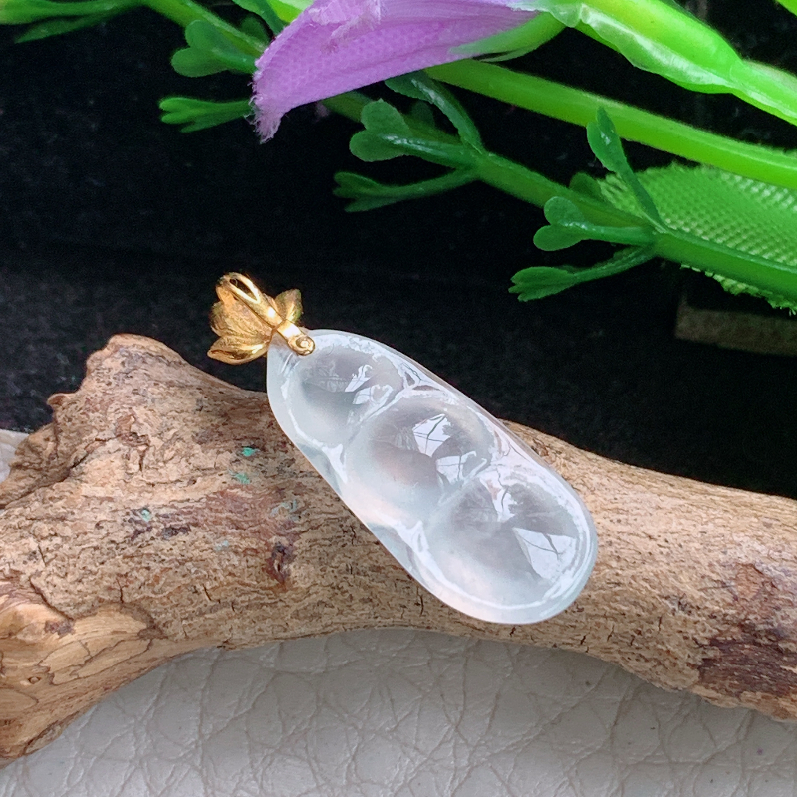 xo实拍25*10*4.8缅甸翡翠a货冰种起光平安豆 翡翠豆荚 状元豆玉挂件 玉坠