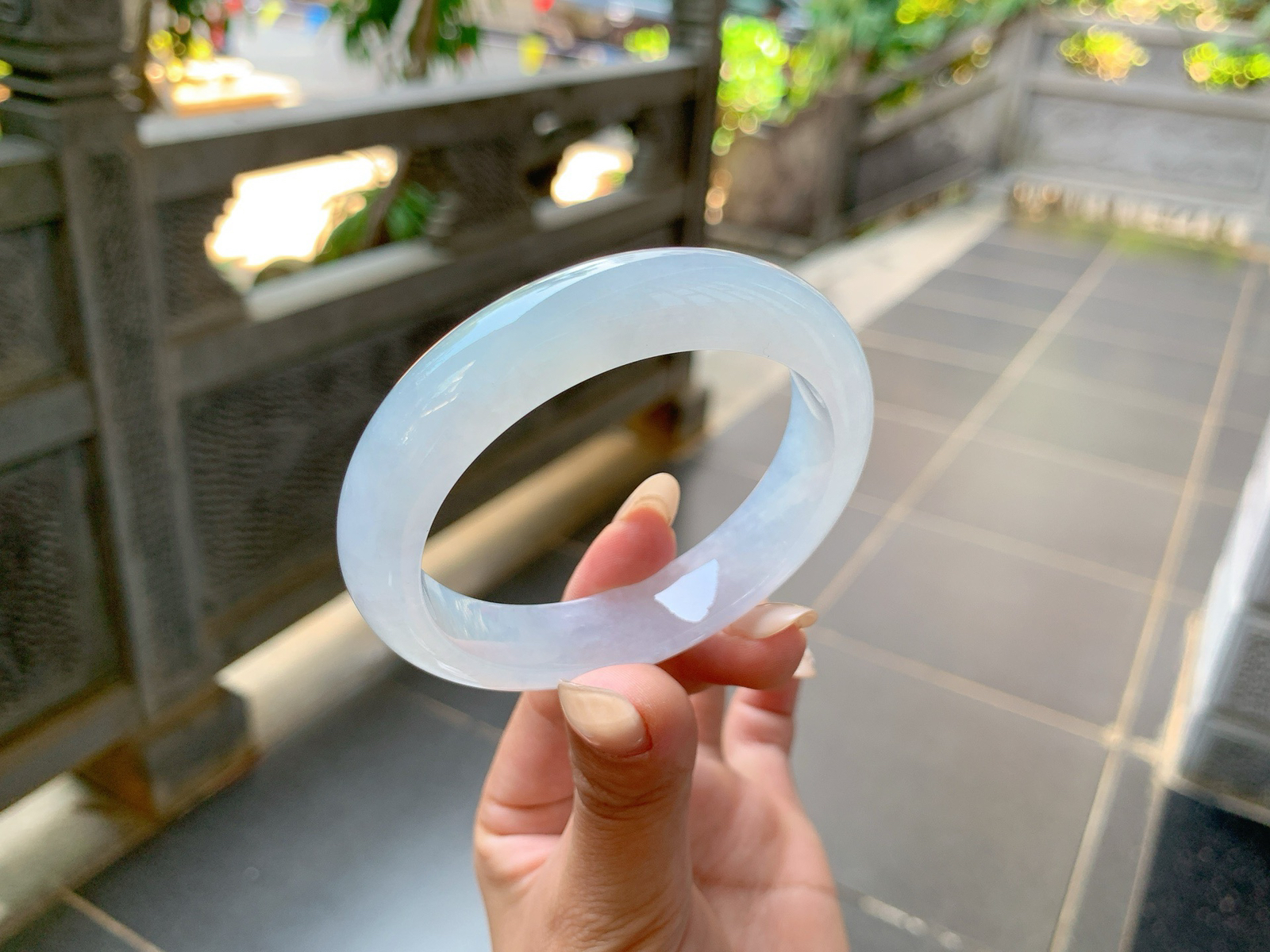 ｜54圈口
白月光，整体透亮有度胶润自然，水汪汪的，超级清纯，时尚简约，