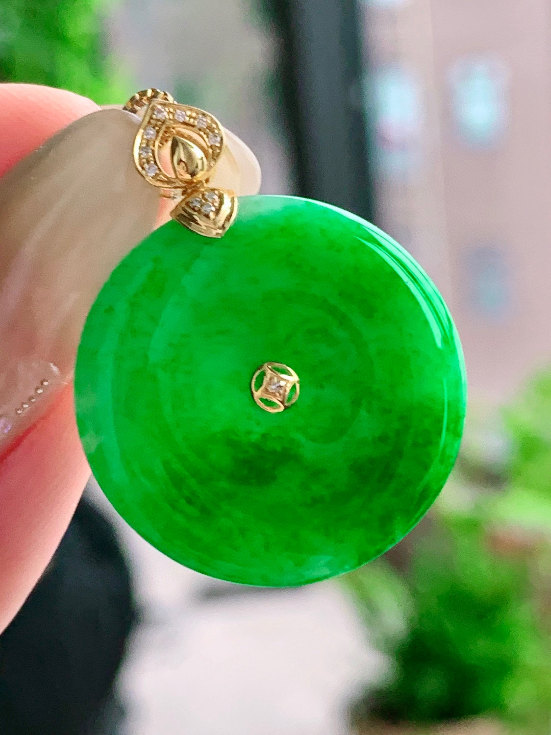 阳绿平安扣飘花平安扣吊坠  
【整体】31
【裸石】23.8-3.3