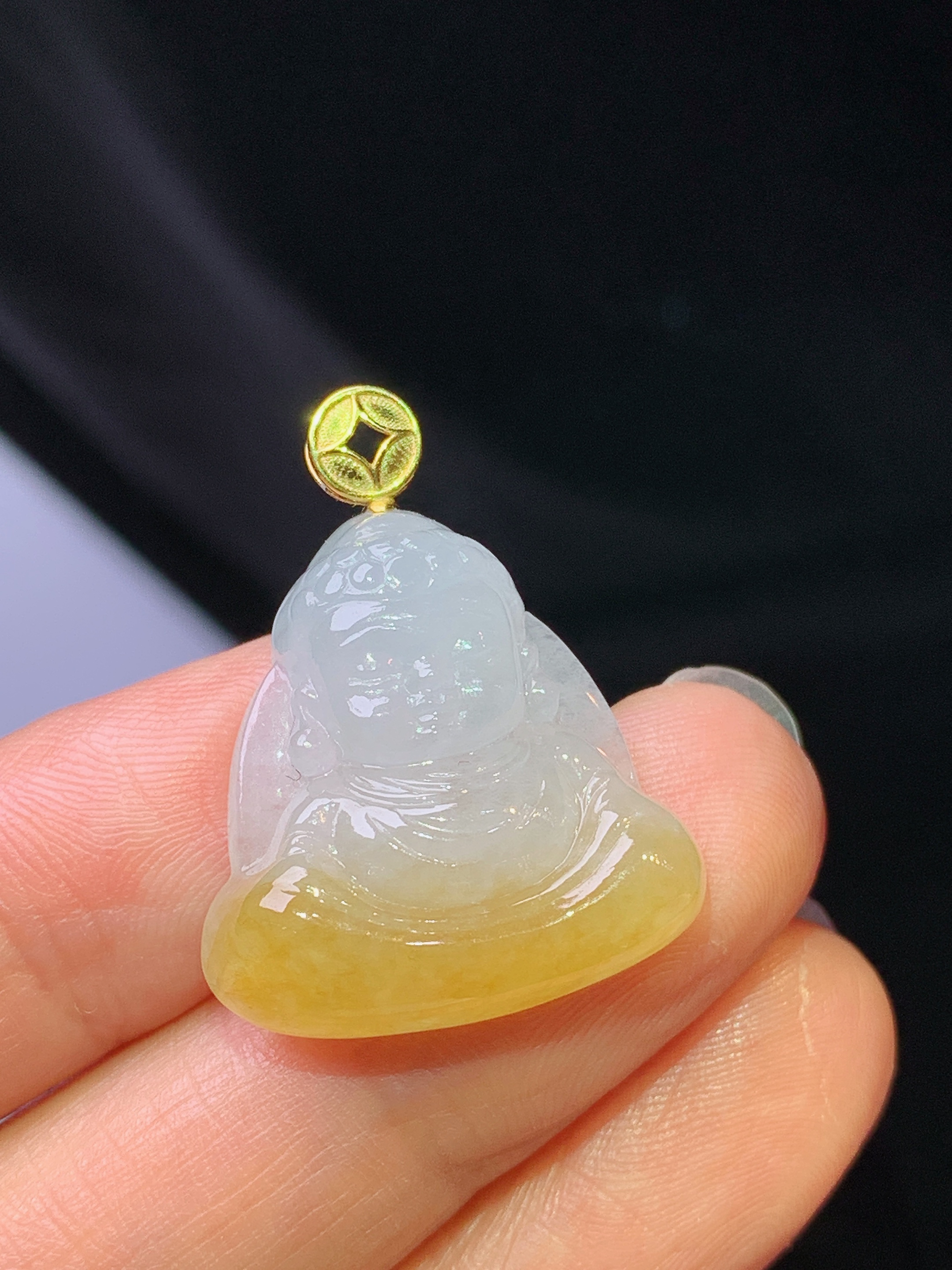 18k金镶嵌飘黄翡宝宝佛吊坠 玉质细腻 色泽艳丽清新 水润亮眼 整体尺寸27.8*21.8*6.2m