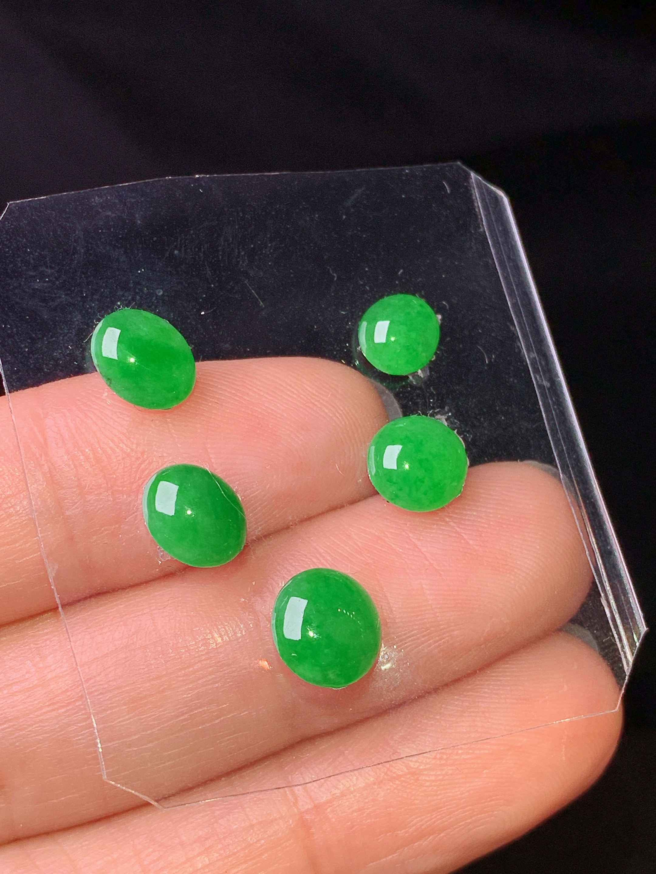 镶嵌款 满绿蛋面一手 玉质细腻 色泽艳丽清新 水润亮眼 整体尺寸7.8*7.2*3L2