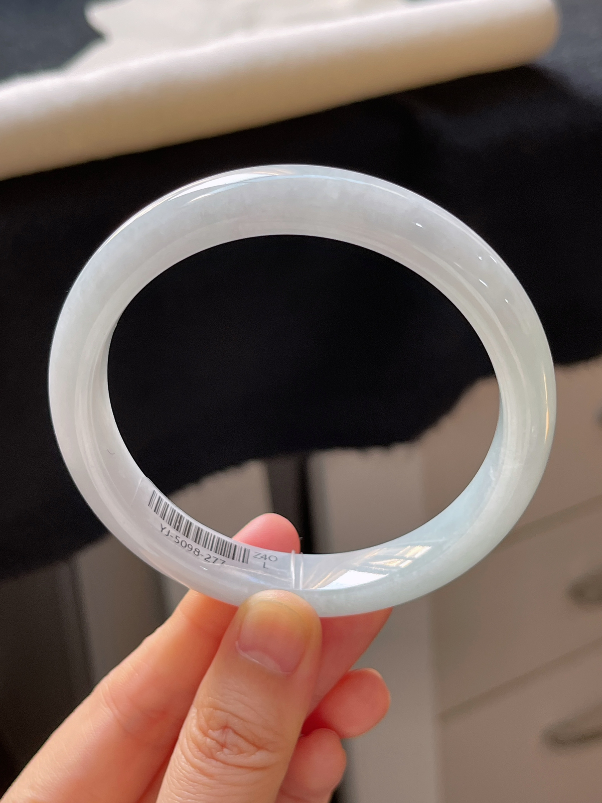 正圈60.3圈口，翡翠糯化种淡绿色手镯