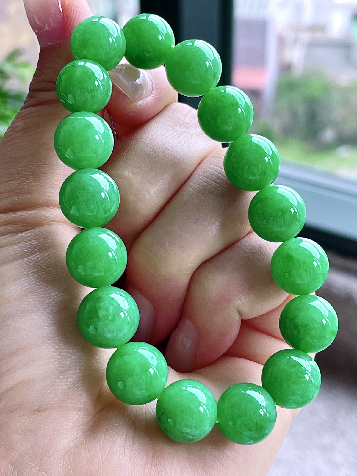 【珠子】高冰阳绿手串圆珠珠子手串
【说明】缅料 性价比高  
【尺寸】11.8mm