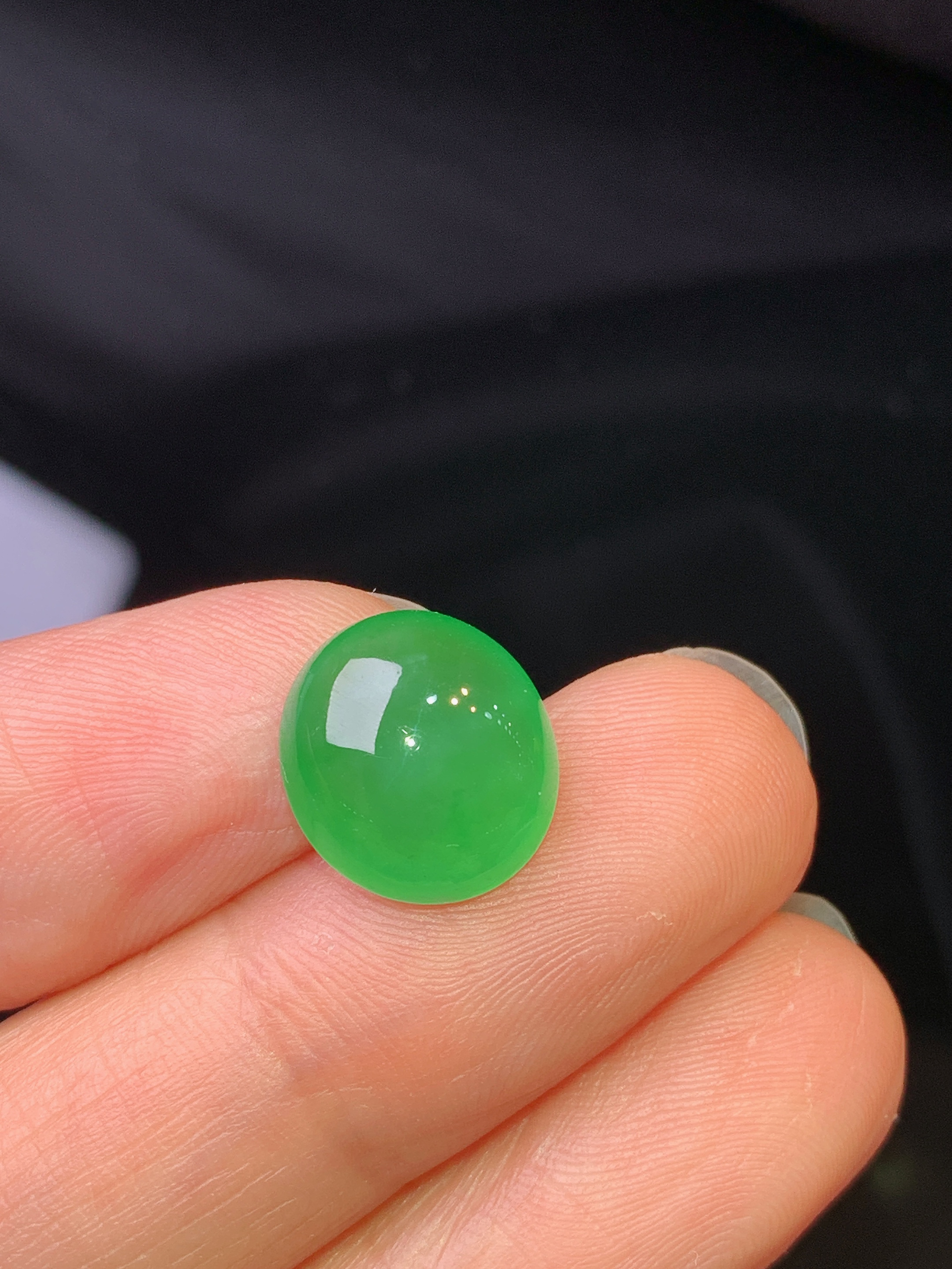 镶嵌款 满绿蛋面吊坠 玉质细腻 色泽艳丽清新 水润亮眼 整体尺寸11.8*10.8*5.8d3