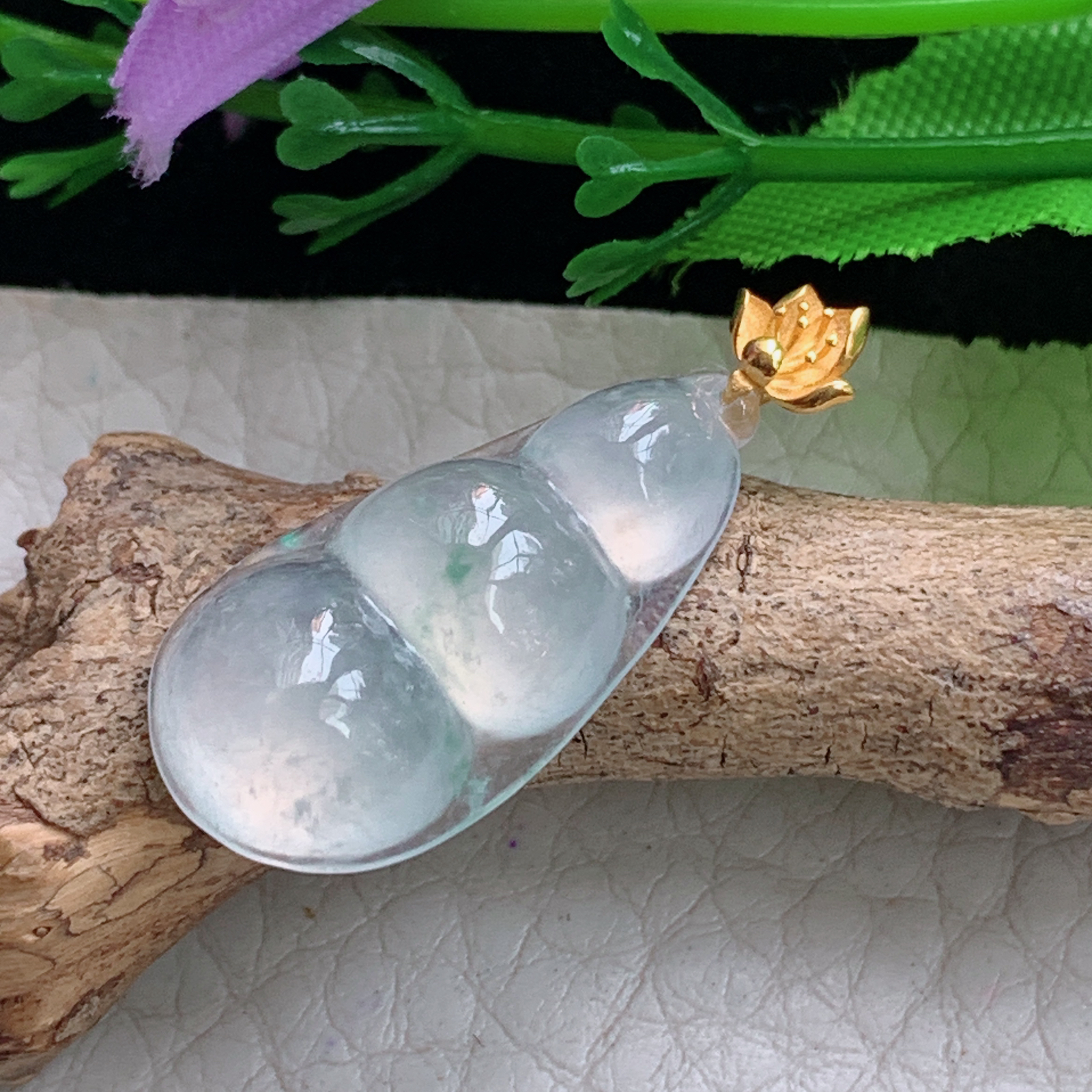 xo实拍30*13.2*5.8缅甸翡翠a货冰种飘花平安豆 翡翠豆荚 状元豆玉挂件 玉坠