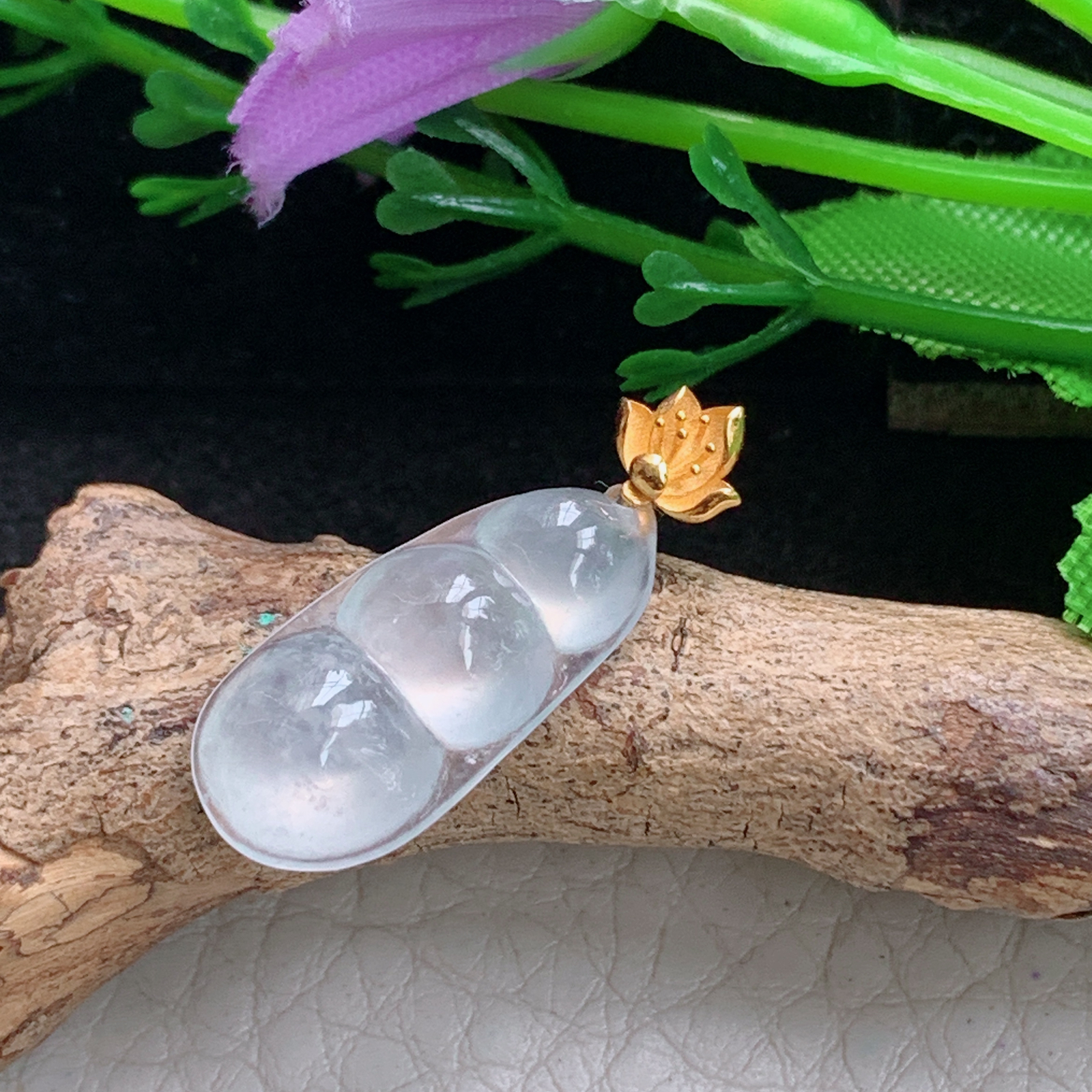 xo实拍25*10*4.8缅甸翡翠a货冰种起光平安豆 翡翠豆荚 状元豆玉挂件 玉坠