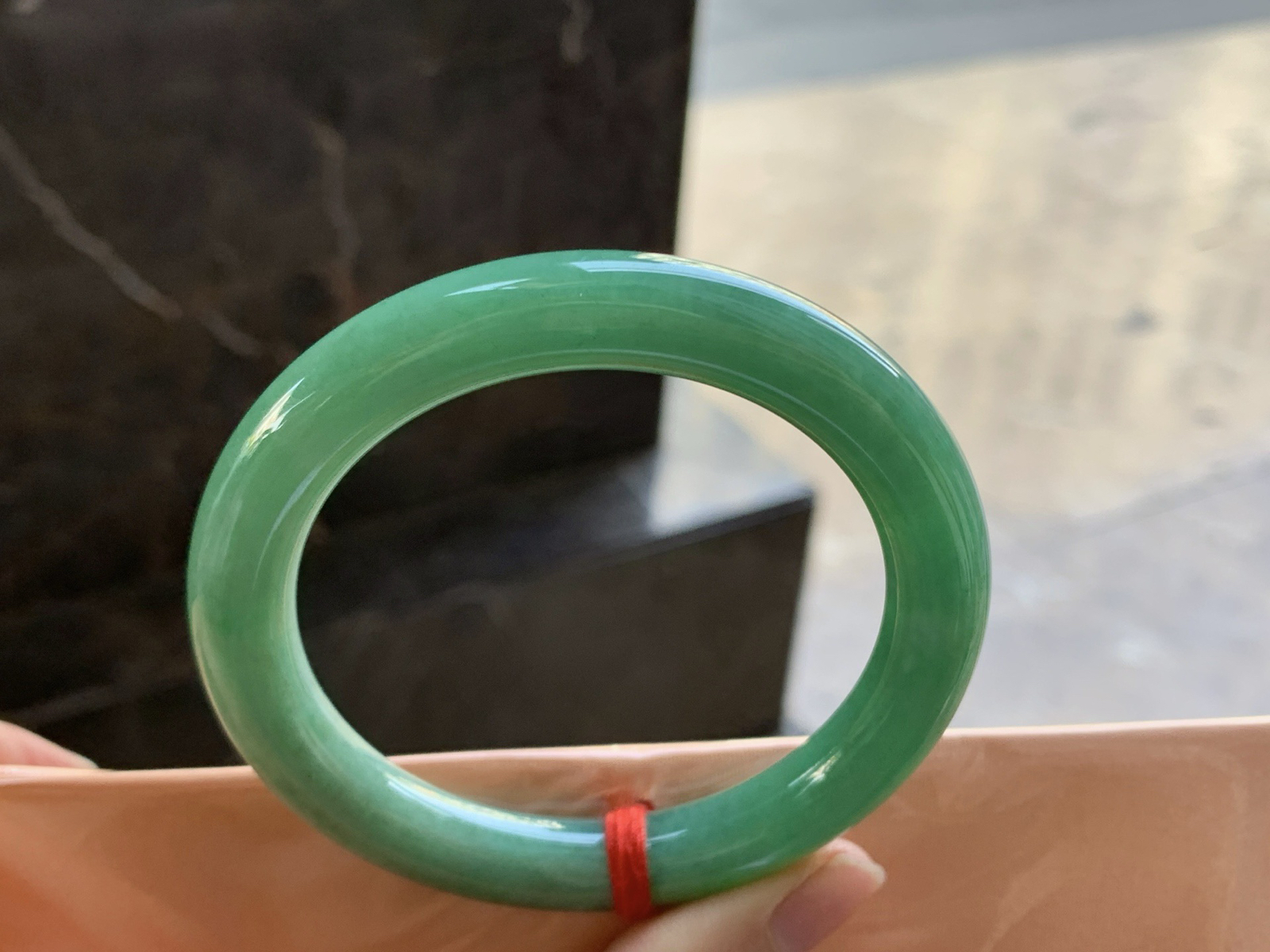 55-10

辣绿色圆条手镯^_^鲜艳 浓郁