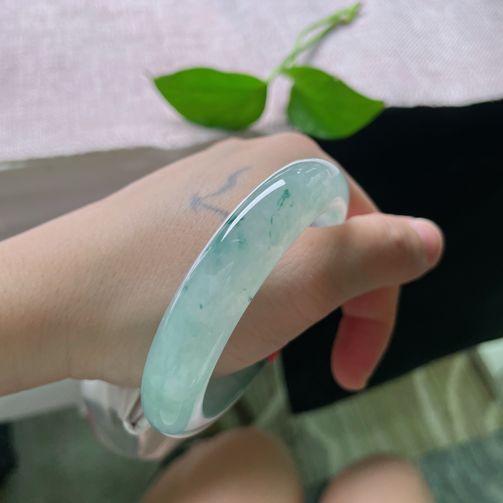 54.2/12.4/8.6，飘花飘逸灵动，正圈冰飘花，灵动雅致，贵气耐看，完美。