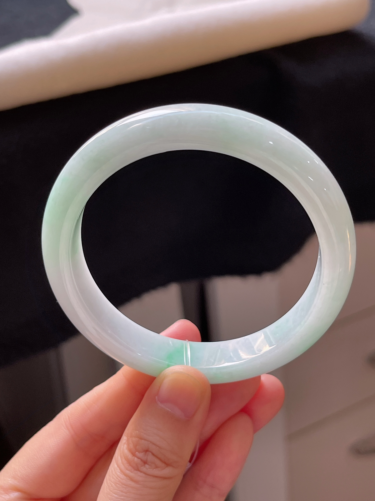 正圈58.4圈口，翡翠糯化种飘绿手镯