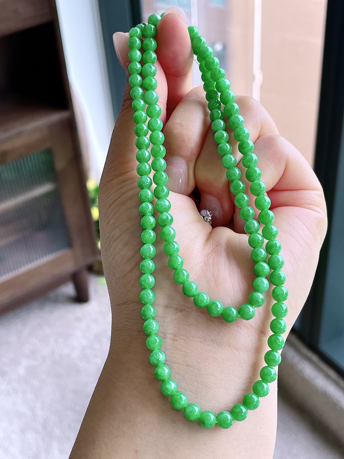 【珠子】冰阳绿珠链圆珠珠子珠链
【说明】缅料 性价比高  
【尺寸】5.3mm，29cm