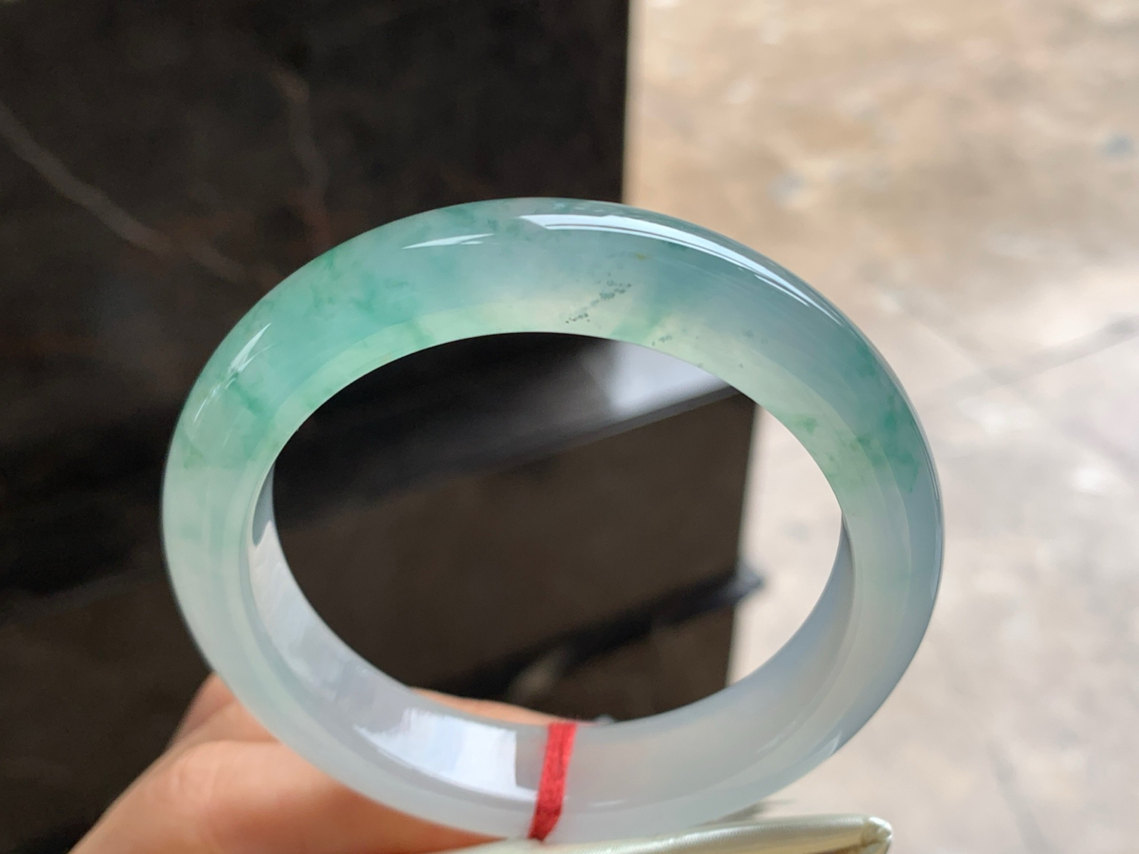 57.5-12.4-7.2

冰种飘花手镯^_^冰透