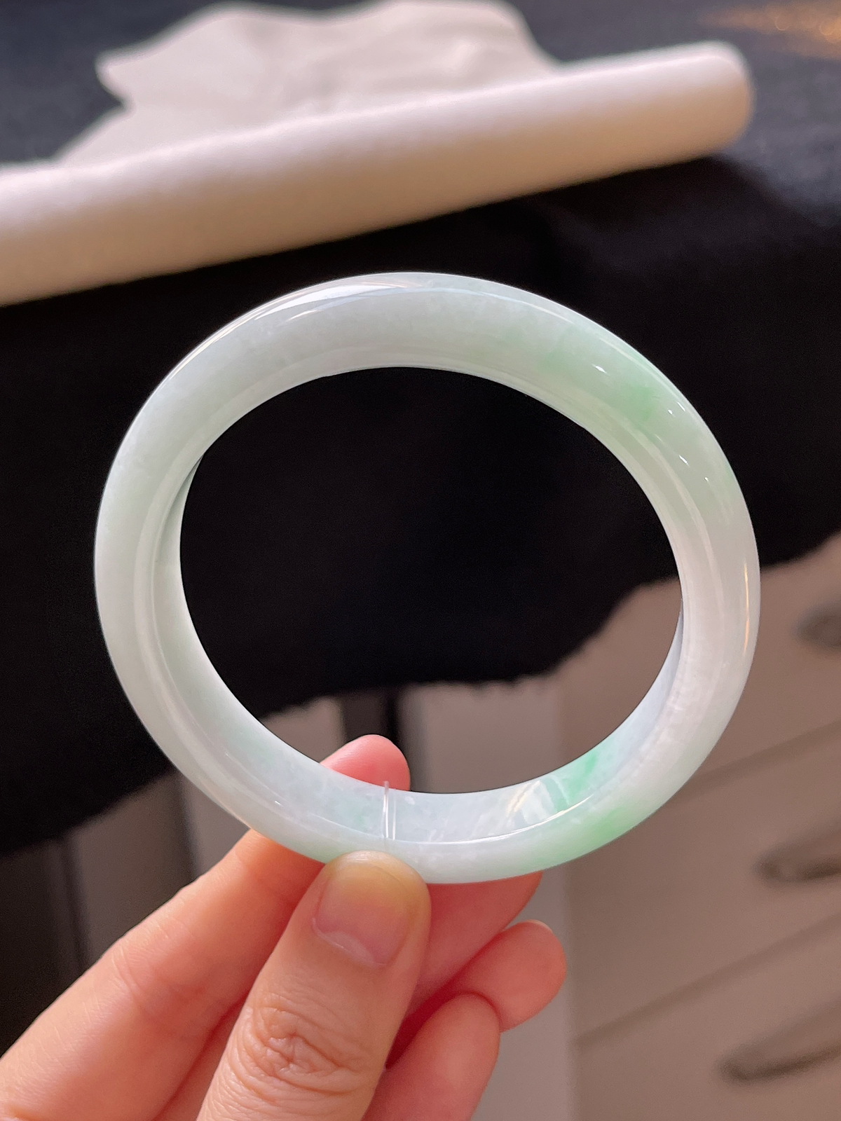 正圈58.4圈口，翡翠糯化种飘绿手镯