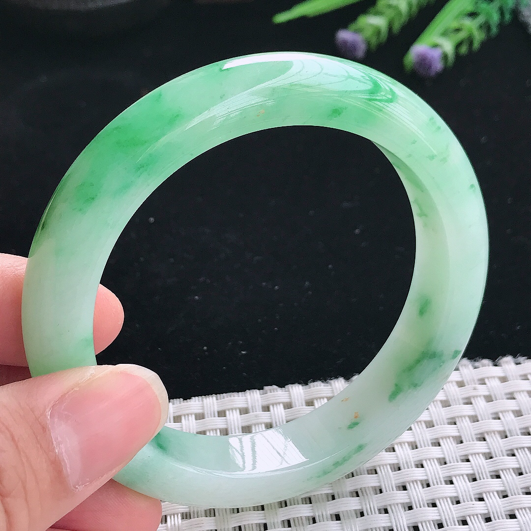 实拍A货翡翠58/12.8/9.2老坑精美飘阳绿手镯宽边玉镯手环