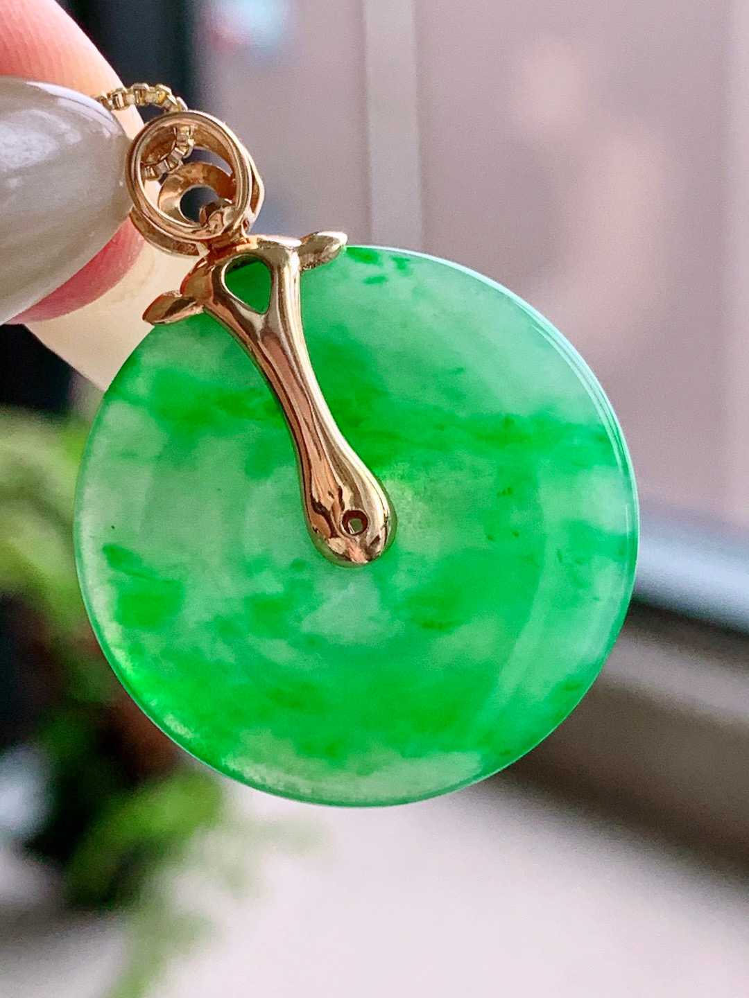 冰飘绿花平安扣
【整体】31.6
【裸石】24.2-3.6