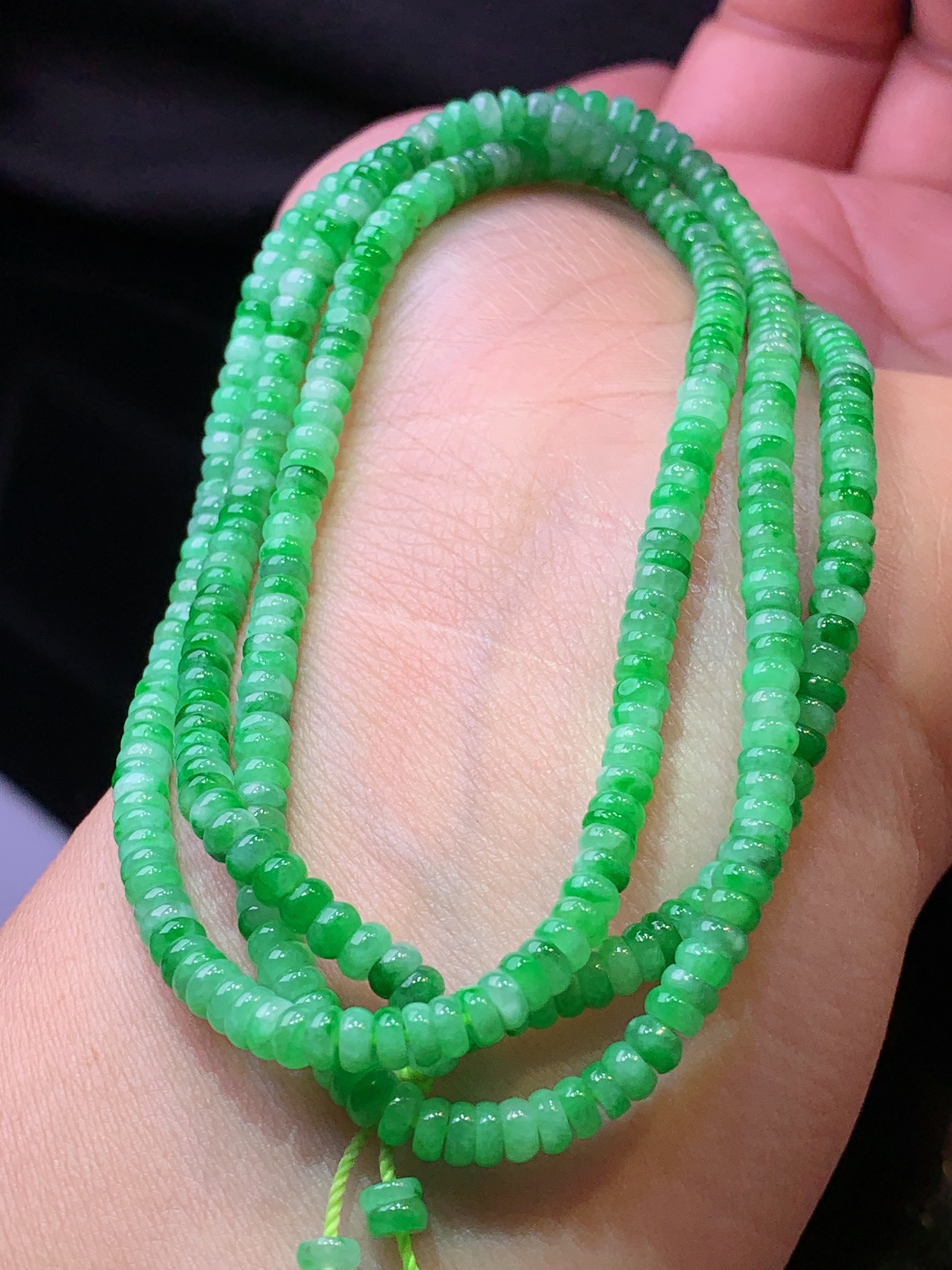 翠绿算盘珠项链 玉质细腻 色泽艳丽清新 水润亮眼 整体尺寸3.6*2*2x