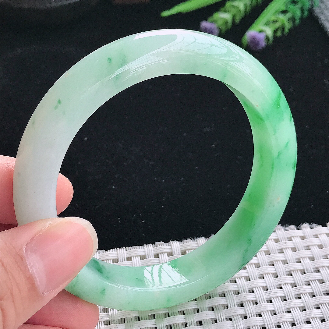 实拍A货翡翠58/12.8/9.2老坑精美飘阳绿手镯宽边玉镯手环