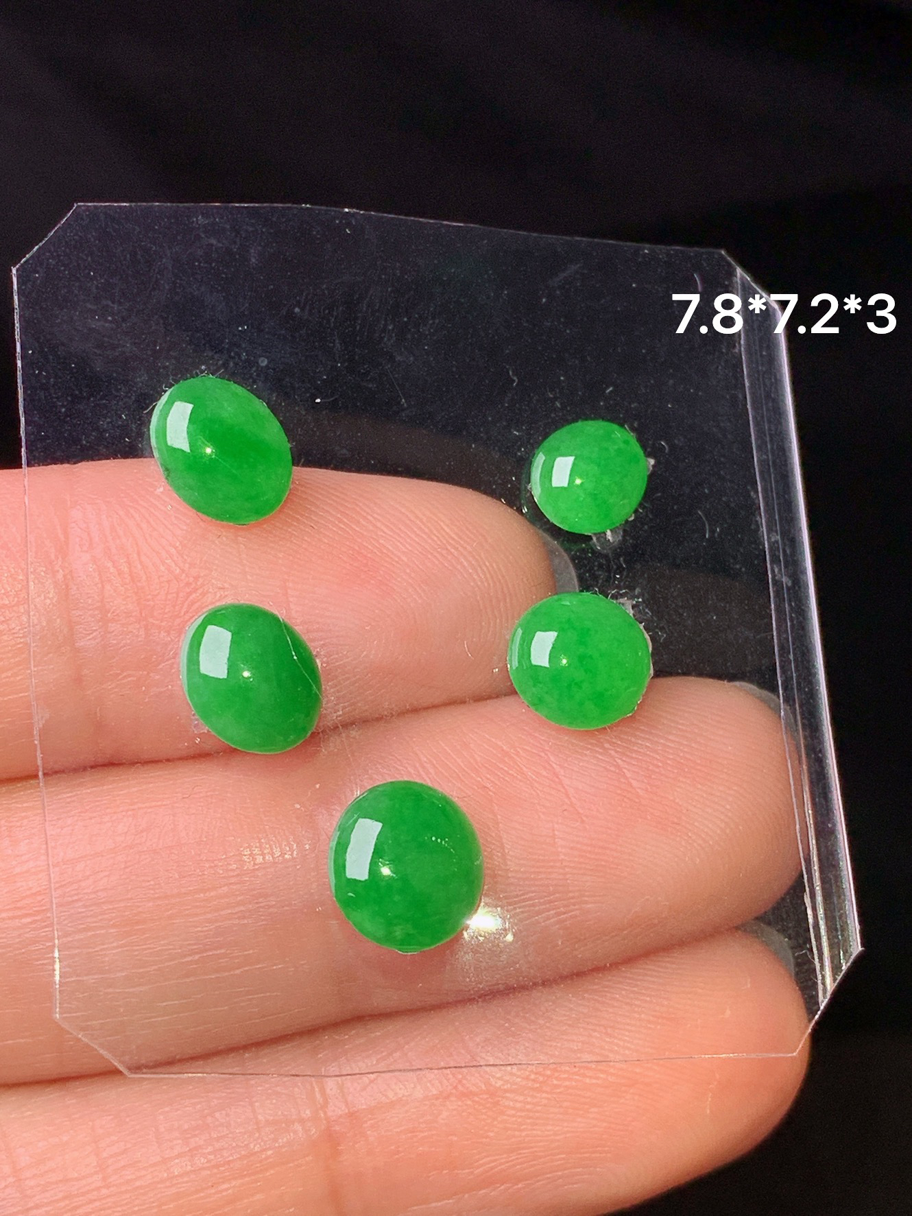 镶嵌款 满绿蛋面一手 玉质细腻 色泽艳丽清新 水润亮眼 整体尺寸7.8*7.2*3L2
