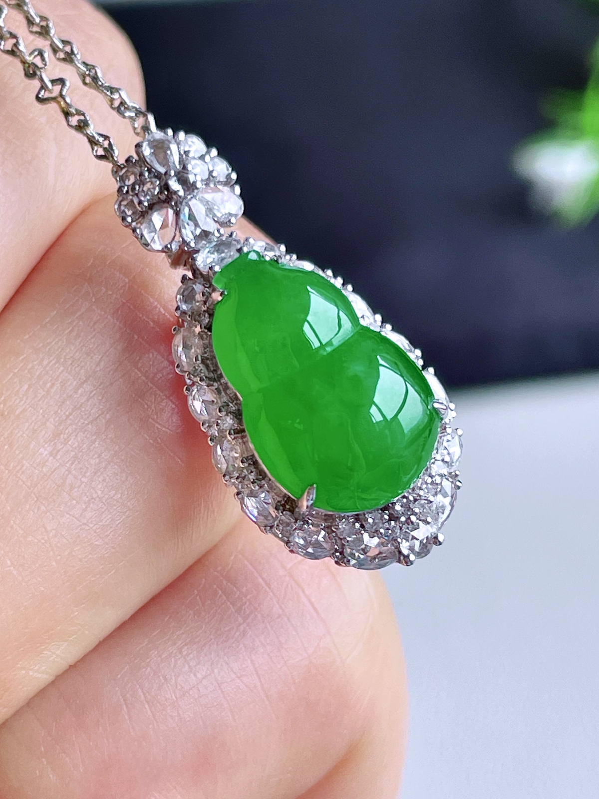 【镶嵌】高冰黄翡树叶黄翡叶子吊坠  
【说明】缅料 18k金镶嵌 性价比高  
【整体】42.2-20.4-8.4
【裸石】29-18-4.4