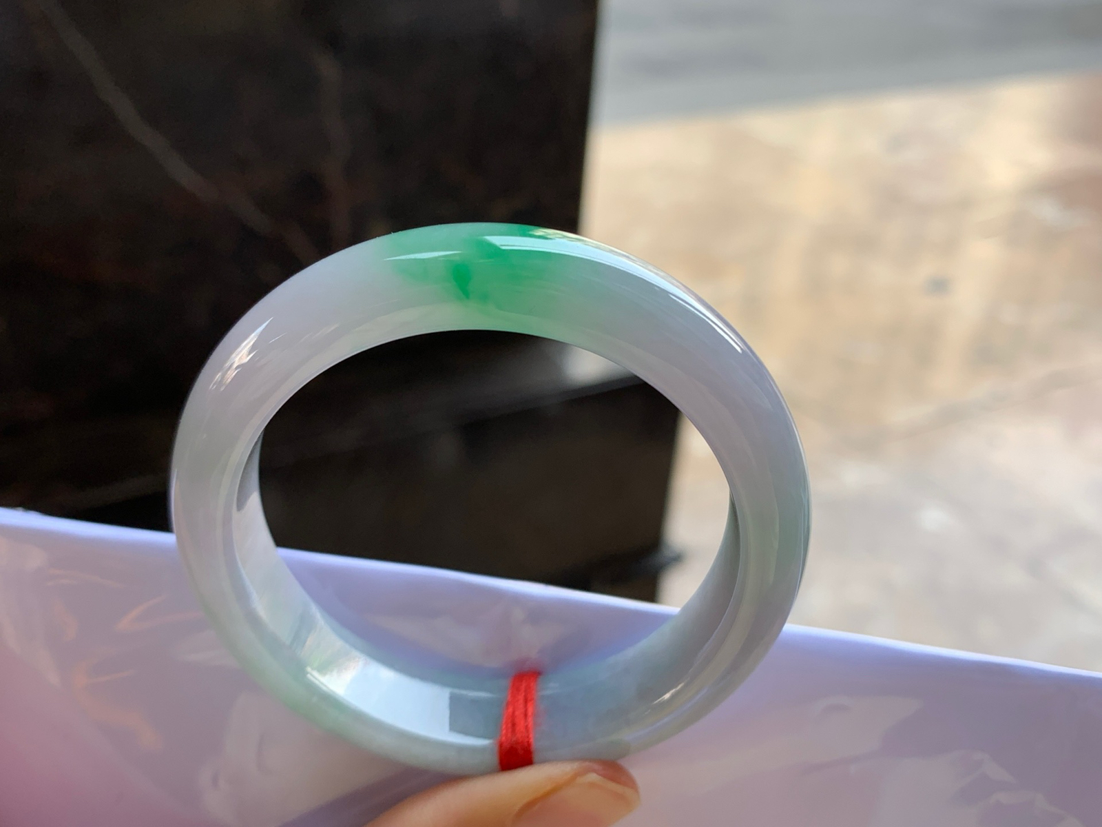 51.5-12.8-8

春带彩手镯^_^玉质温润 颜色鲜艳