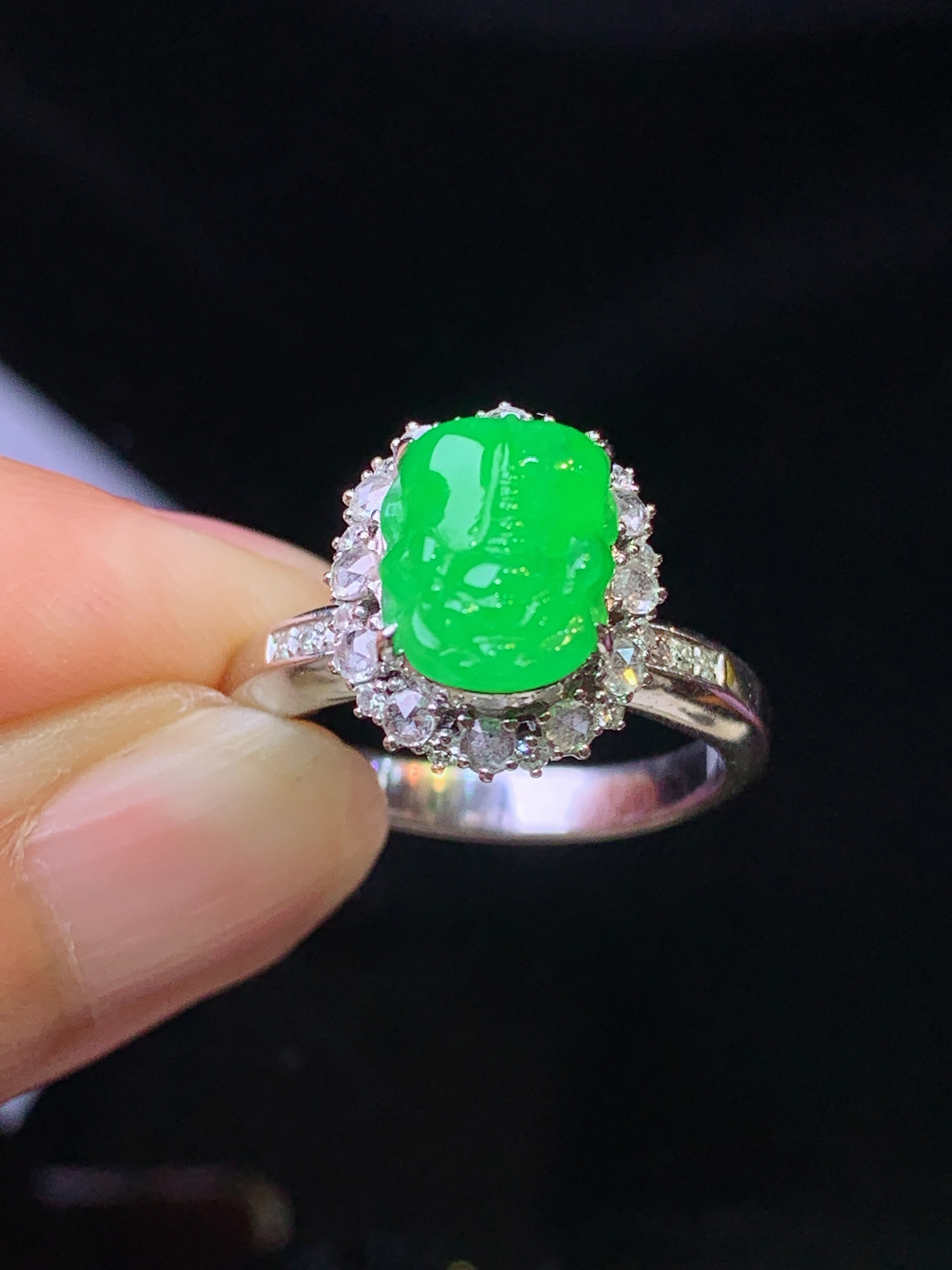 18k金钻镶嵌满绿貔貅戒指 玉质细腻 色泽艳丽清新 水润亮眼 圈口14 整体尺寸13.3*11.2*10.8c4