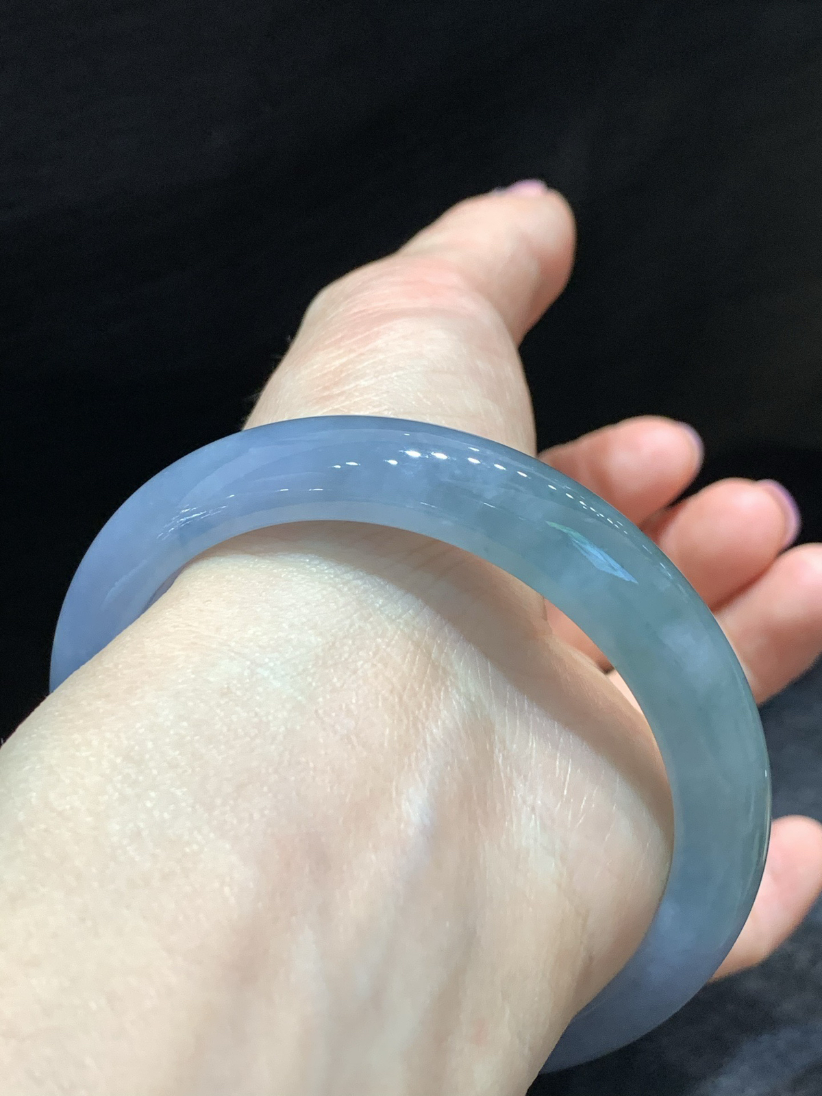 尺寸58.1/11.5/8.1，淡紫罗兰手镯
水润细腻 紫气东来~