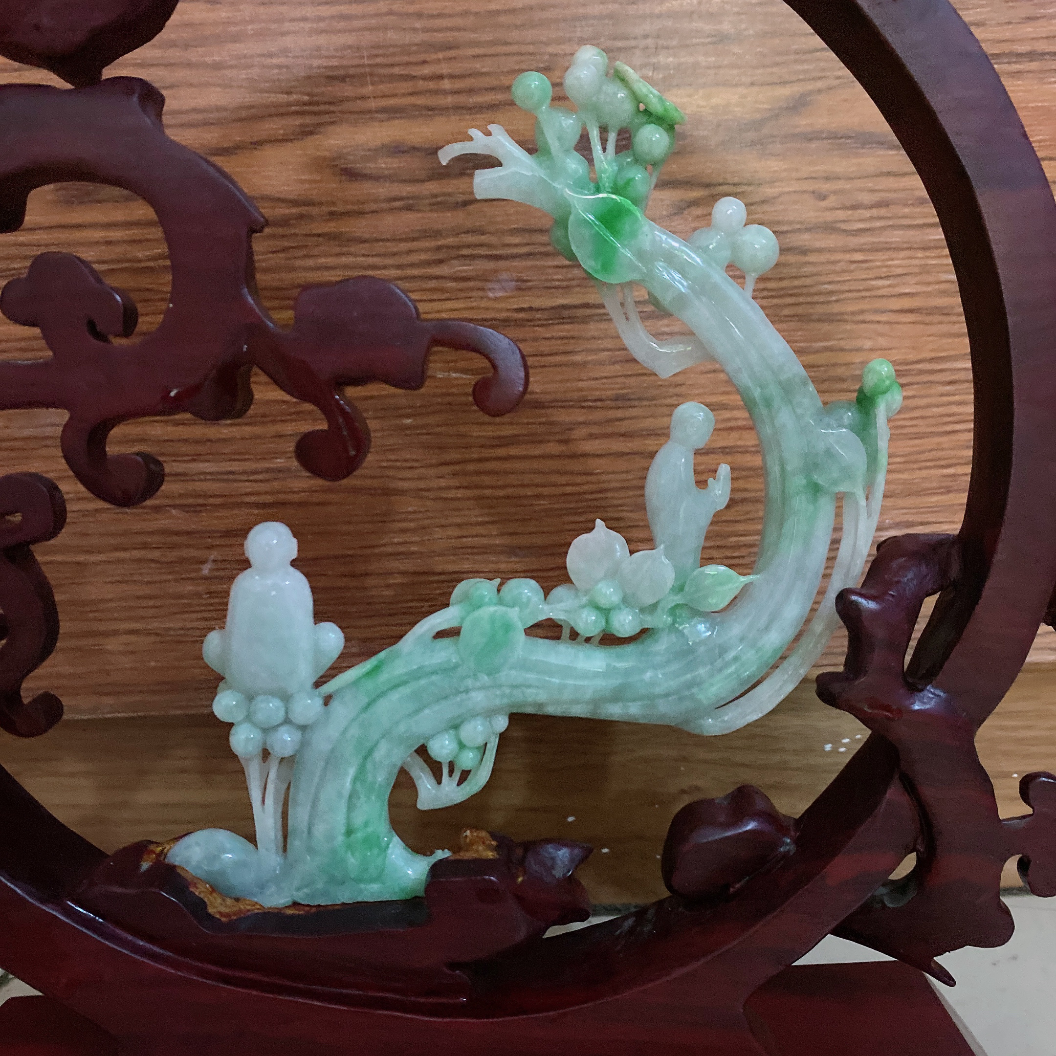 天然翡翠精雕飘绿，俏黄三彩悟道摆件 约裸石尺寸175*140*13mm 精美底座尺寸295*310*80mm，zz以图片为准