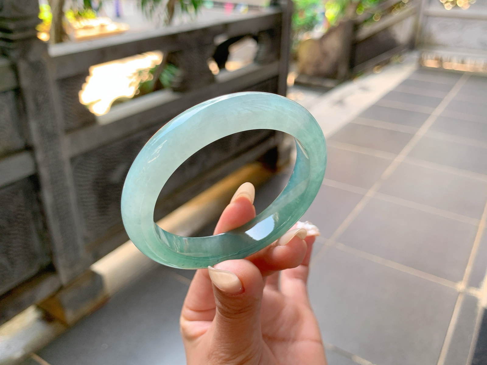 ｜55圈口
半山半水，湖水绿，种好起光，冰冰透透的，