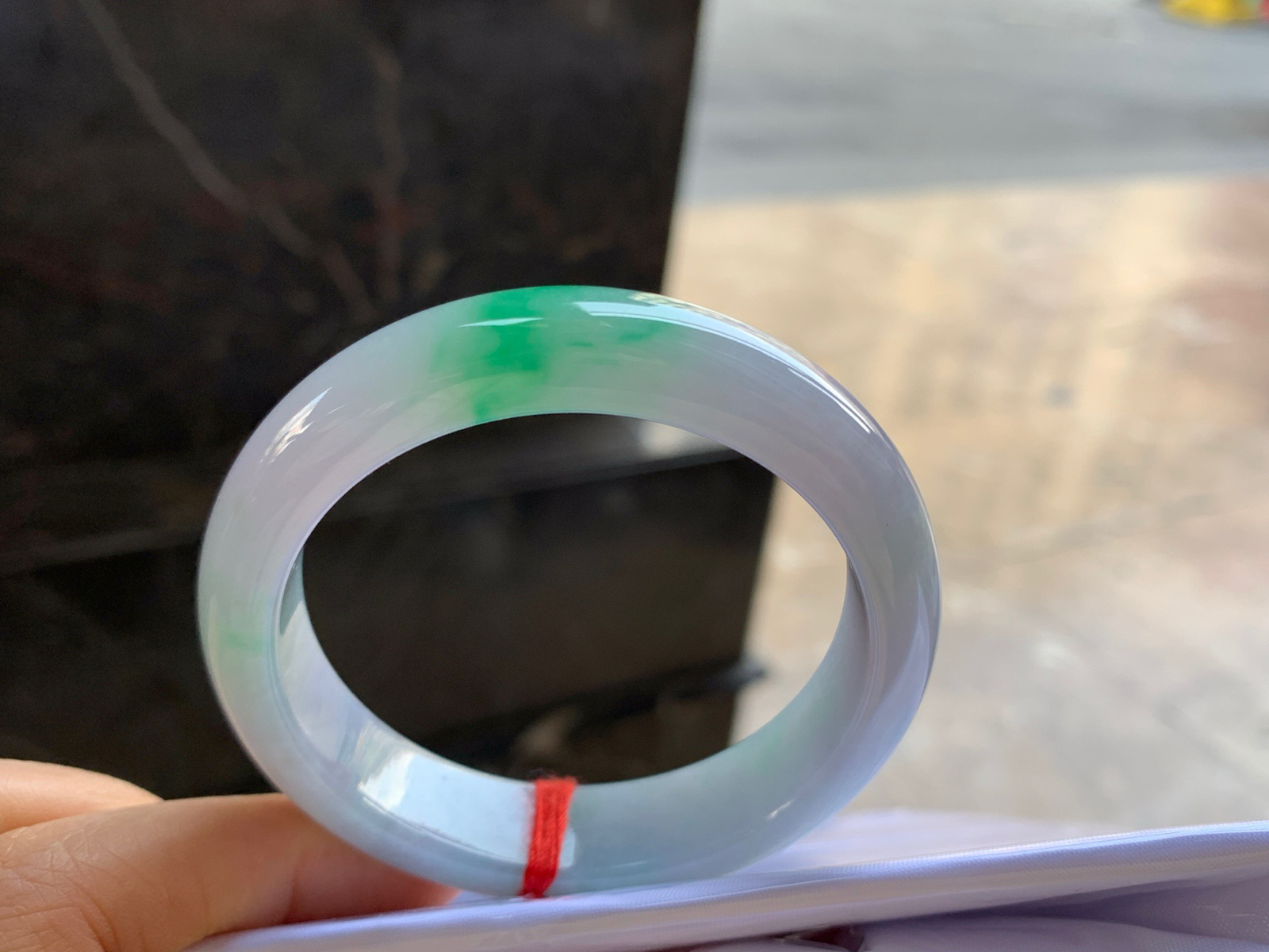 51.5-12.8-8

春带彩手镯^_^玉质温润 颜色鲜艳