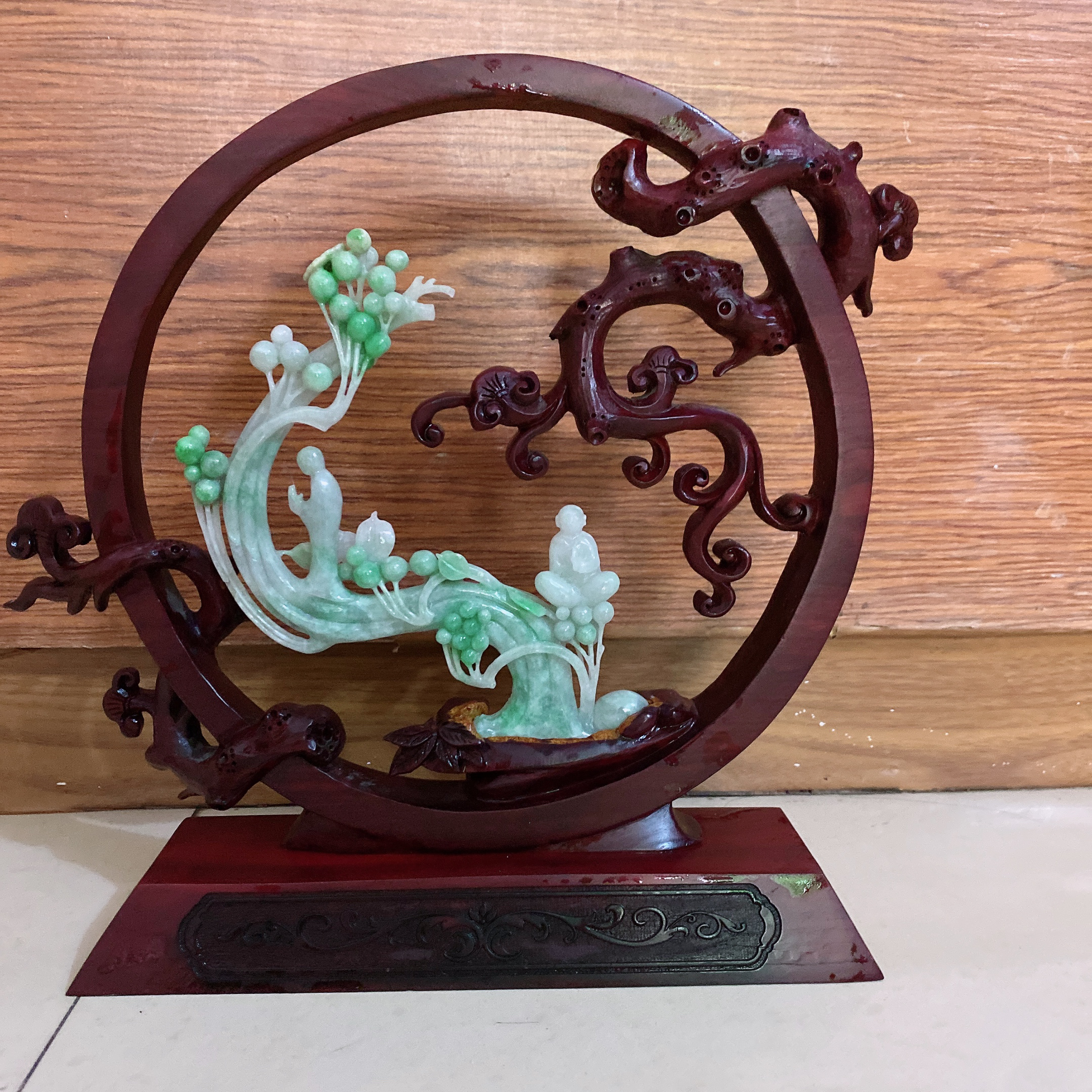 天然翡翠精雕飘绿，俏黄三彩悟道摆件 约裸石尺寸175*140*13mm 精美底座尺寸295*310*