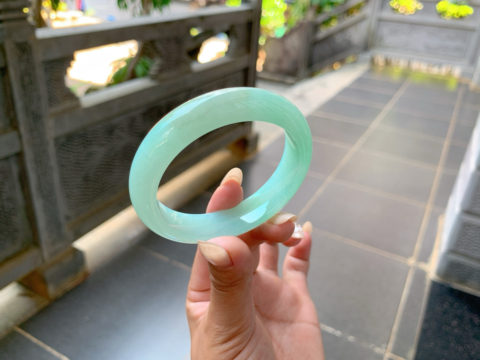 ｜54圈口
满色冰绿晴，颜色清新自然，甜美可爱，底妆冰润细腻，局部夹点黄翡很亮眼，