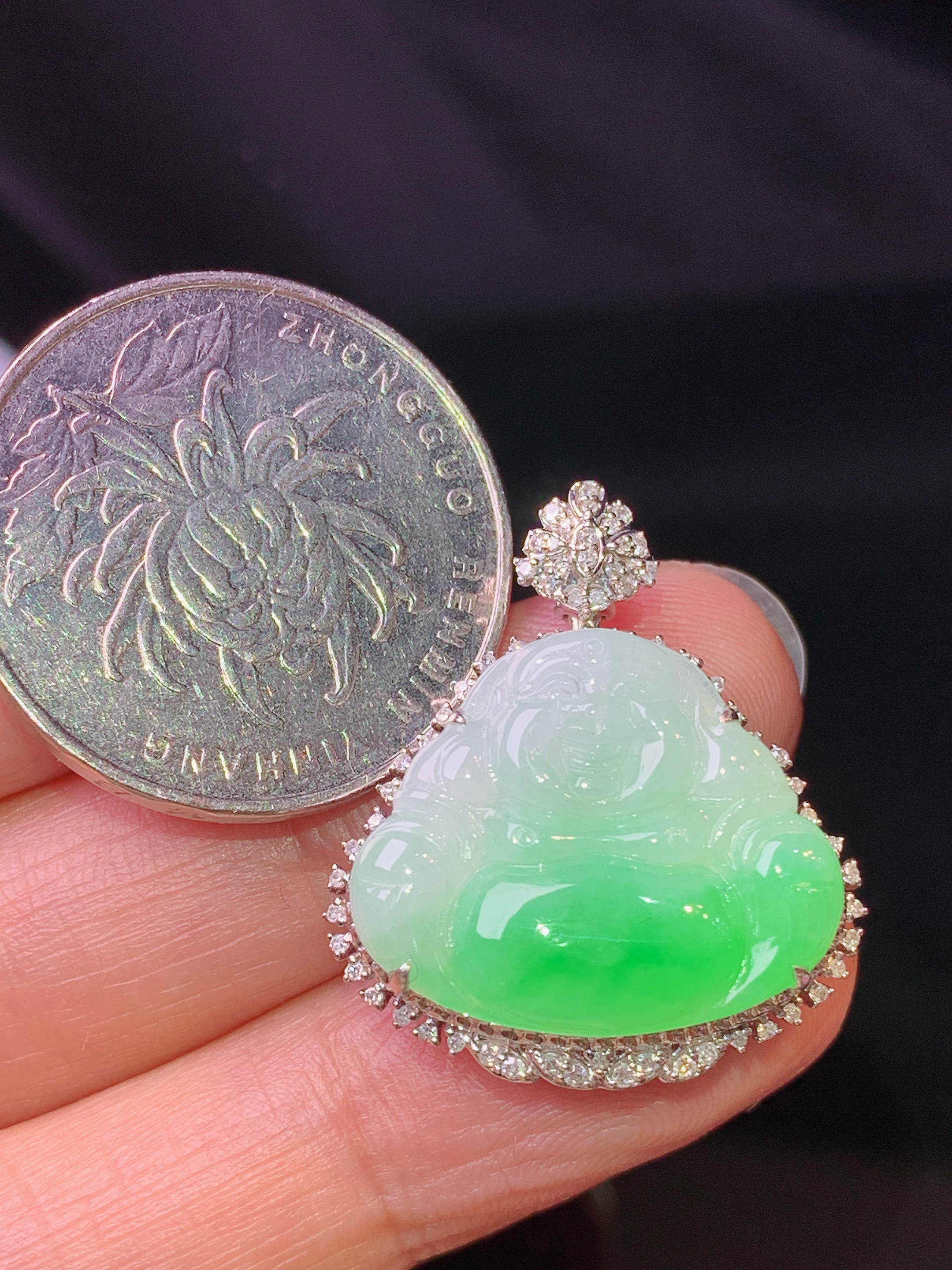 18k金钻镶嵌翠绿佛公吊坠 玉质细腻 色泽艳丽清新 水润亮眼 整体尺寸26.3*23.2*7.6j2