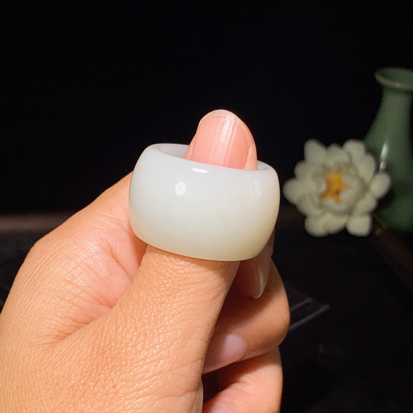 新疆和田玉羊脂白扳指 内径23尺寸19/5重22克 玉质细腻油润 底色纯净 脂粉好，品质好。lt260323