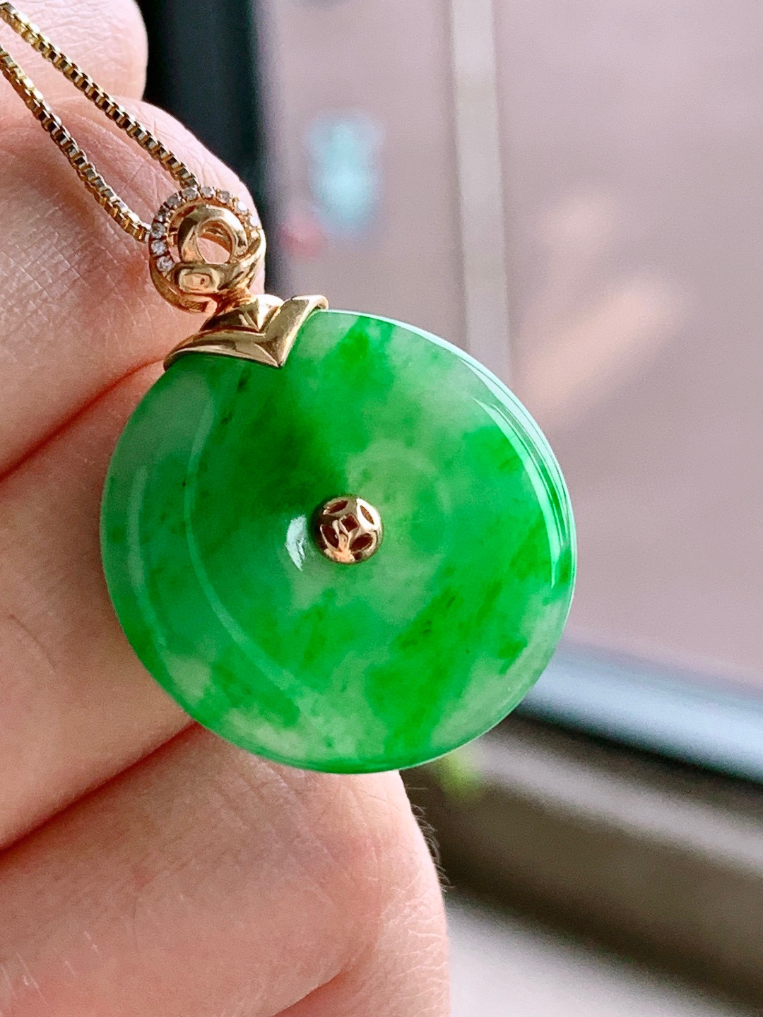 冰飘绿花平安扣
【整体】31.6
【裸石】24.2-3.6