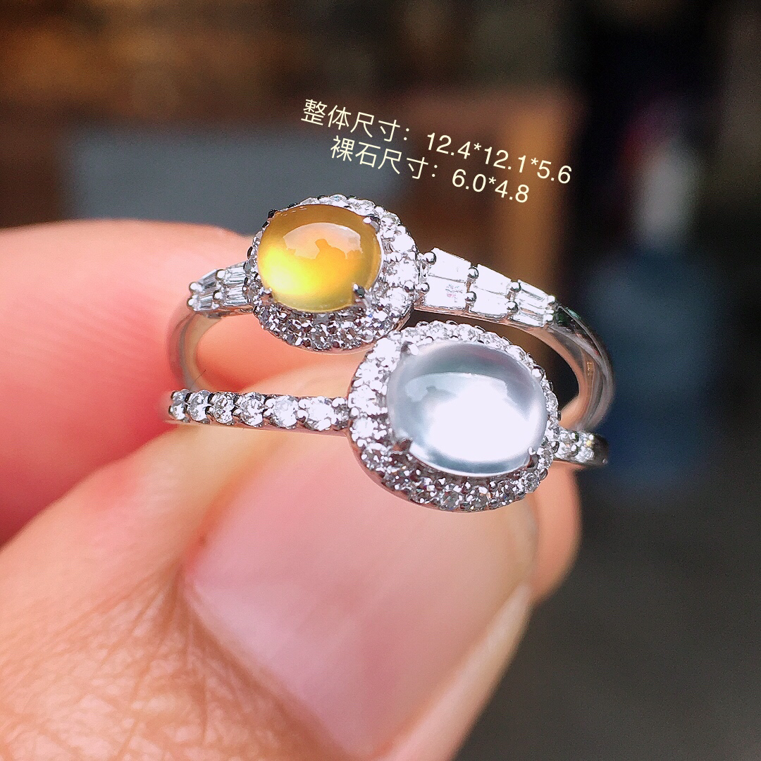 （黄+冰）二合一戒指，色泽均匀艳丽，玉质细腻，荧光感超
强，饱满圆润，尽显优雅气质，18k
金豪华镶嵌