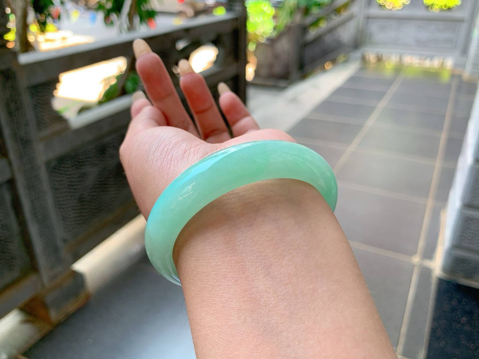 ｜54圈口
满色冰绿晴，颜色清新自然，甜美可爱，底妆冰润细腻，局部夹点黄翡很亮眼，