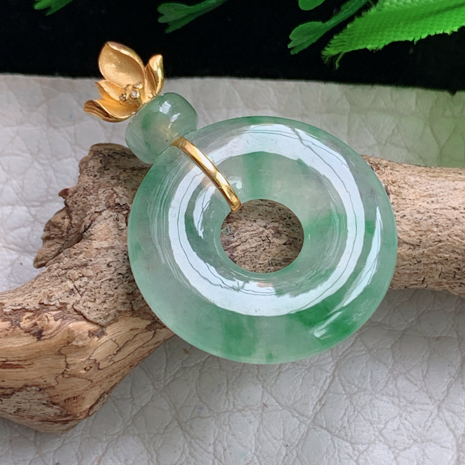 xo实拍31.5*21.5*3.6缅甸翡翠a货冰种飘绿甜甜圈 玉扣玉挂件 玉坠